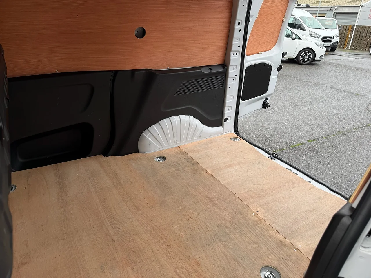 2024 Vauxhall Combo Turbo D 2300 Prime L1 - Thumbnail 18