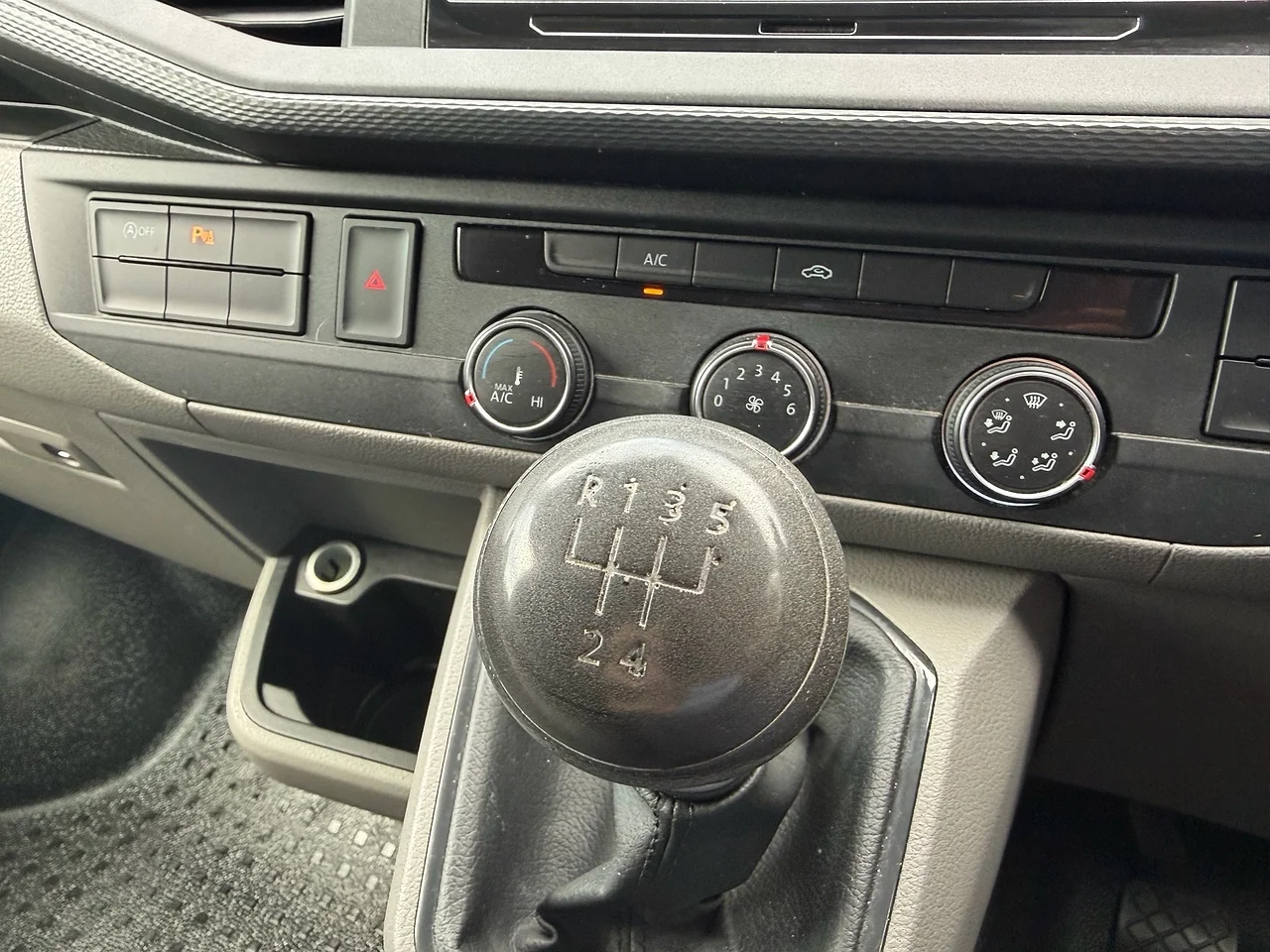 2021 Volkswagen Transporter TDI T28 Highline SWB - Thumbnail 23