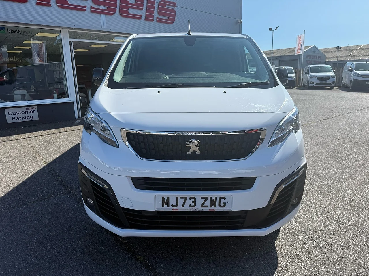 2023 Peugeot Expert BlueHDi 1000 Asphalt Premium + LWB - Thumbnail 4