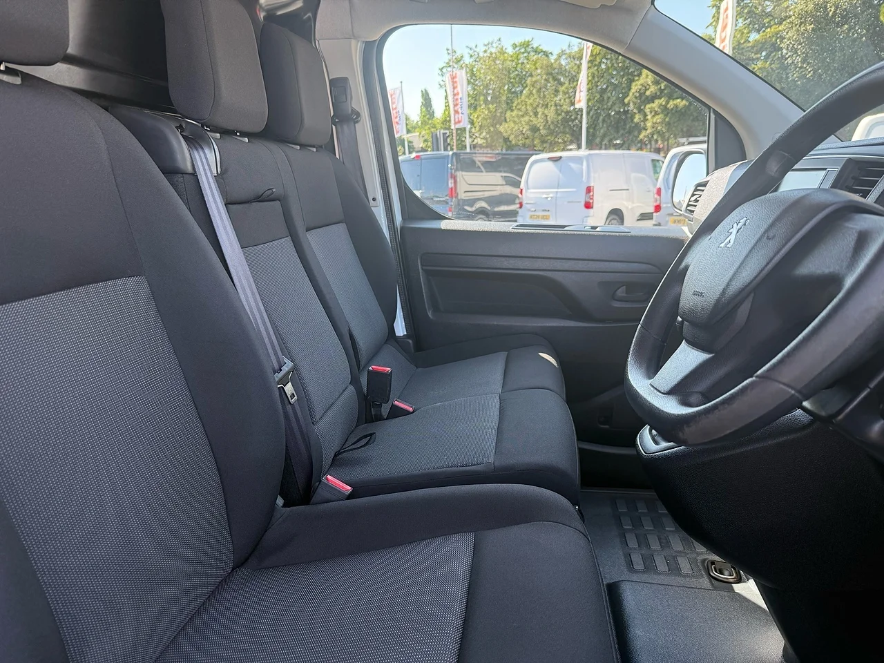 2023 Peugeot Expert BlueHDi 1000 Asphalt Premium + LWB - Thumbnail 5