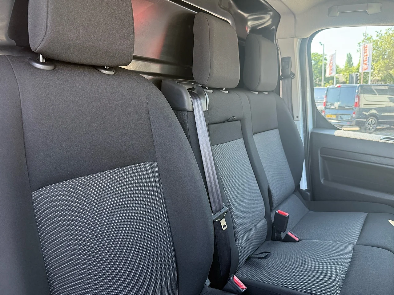 2023 Peugeot Expert BlueHDi 1000 Asphalt Premium + LWB - Thumbnail 6