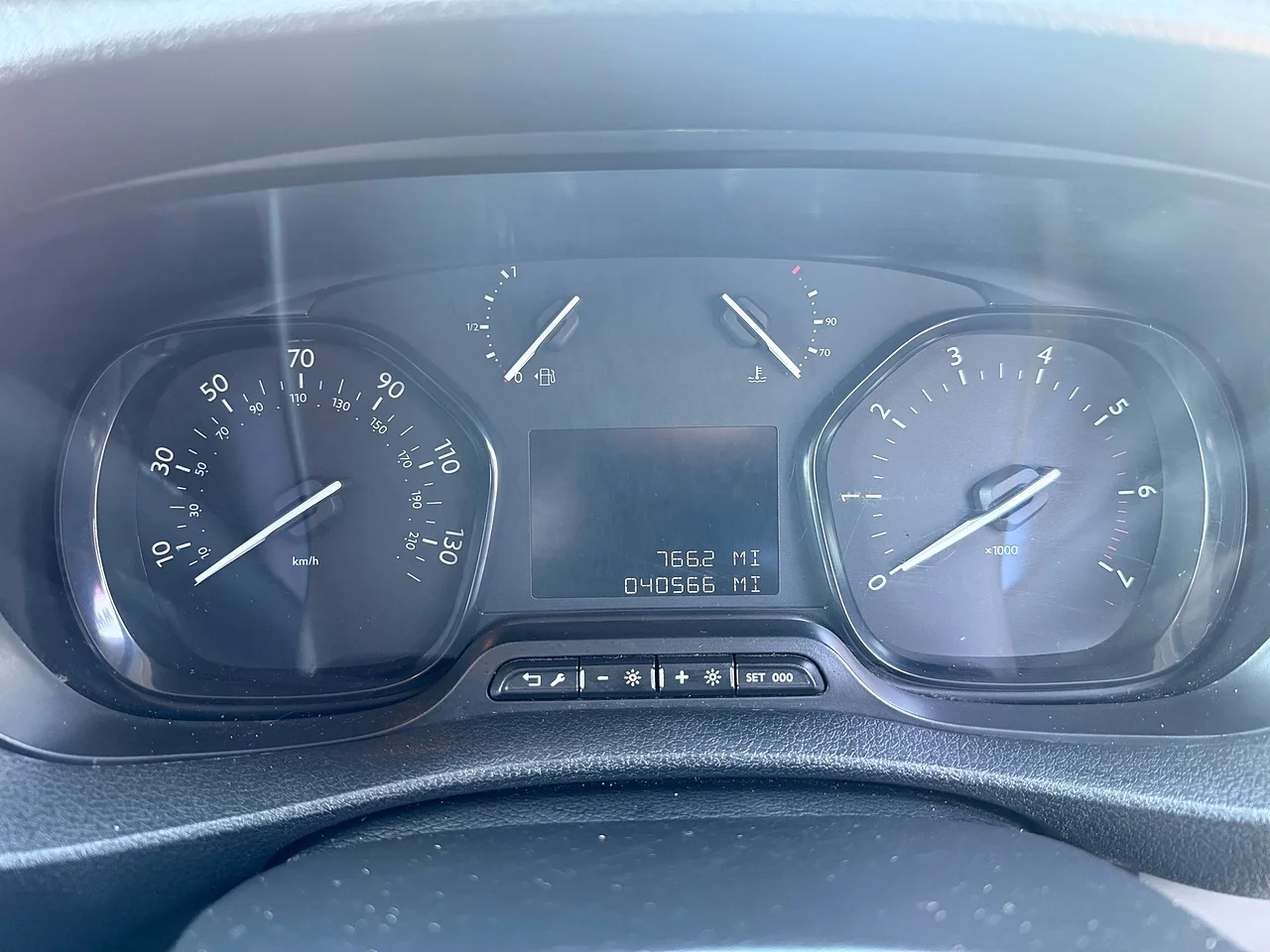 2023 Peugeot Expert BlueHDi 1000 Asphalt Premium + LWB - Thumbnail 8