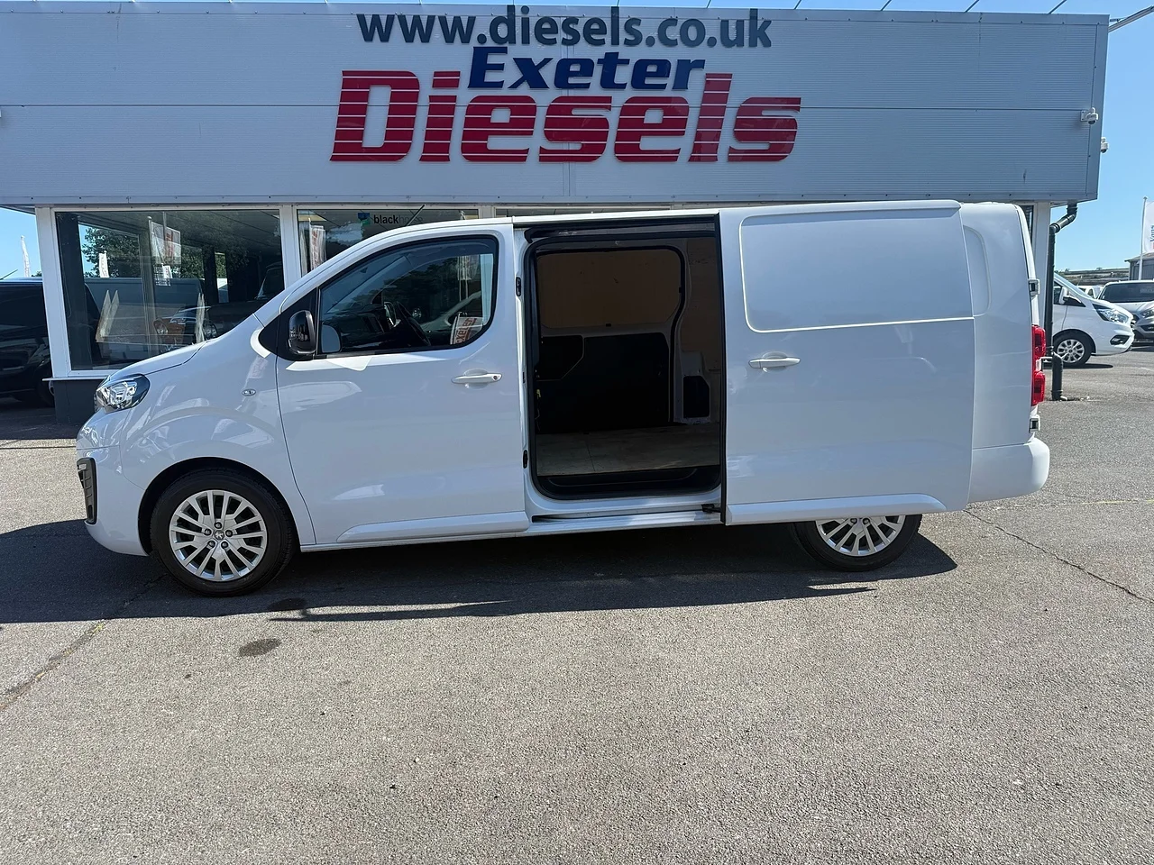 2023 Peugeot Expert BlueHDi 1000 Asphalt Premium + LWB - Thumbnail 14