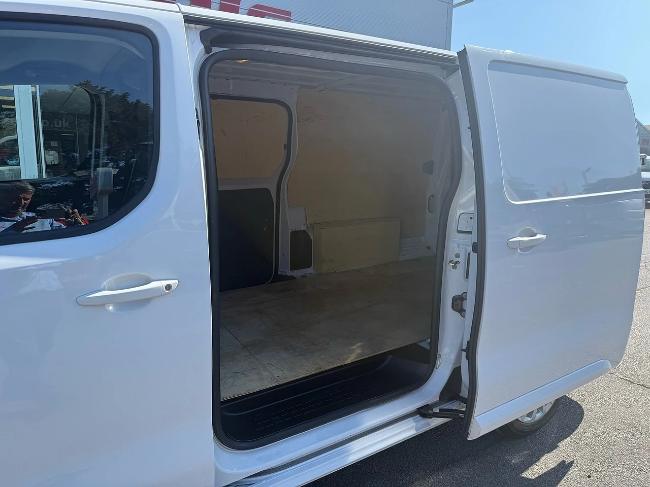 2023 Peugeot Expert BlueHDi 1000 Asphalt Premium + LWB - Thumbnail 15