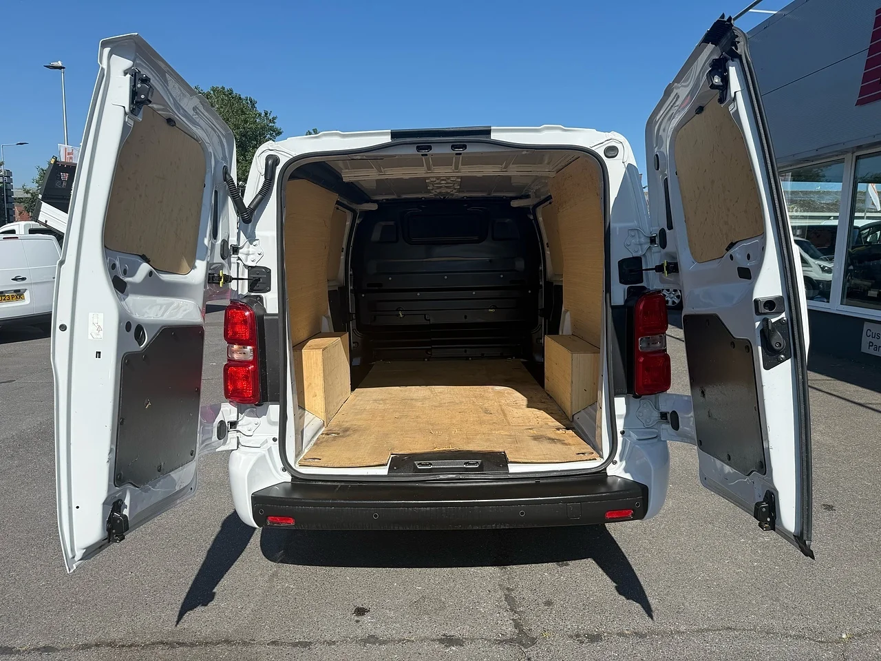 2023 Peugeot Expert BlueHDi 1000 Asphalt Premium + LWB - Thumbnail 16