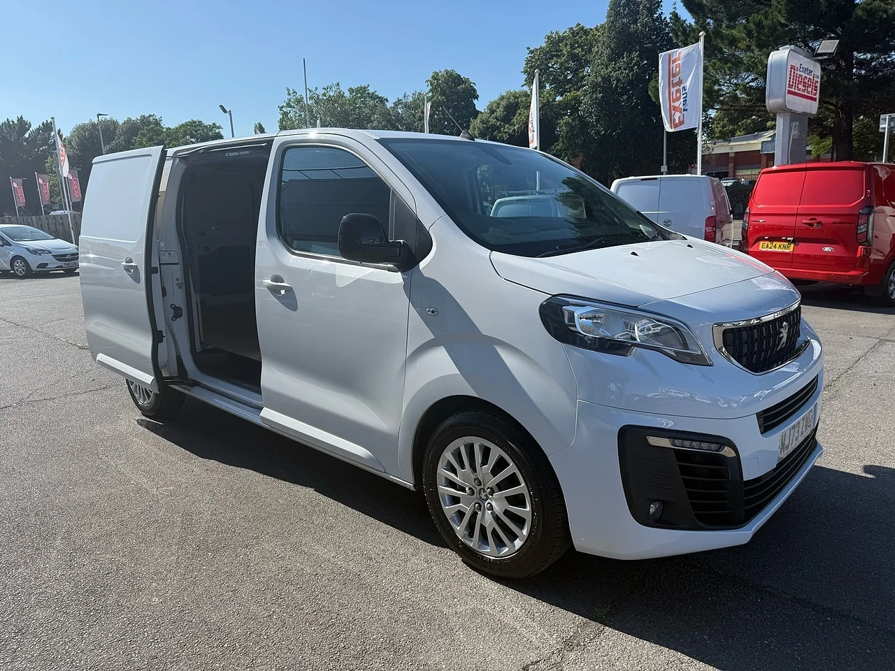 2023 Peugeot Expert BlueHDi 1000 Asphalt Premium + LWB - Thumbnail 18