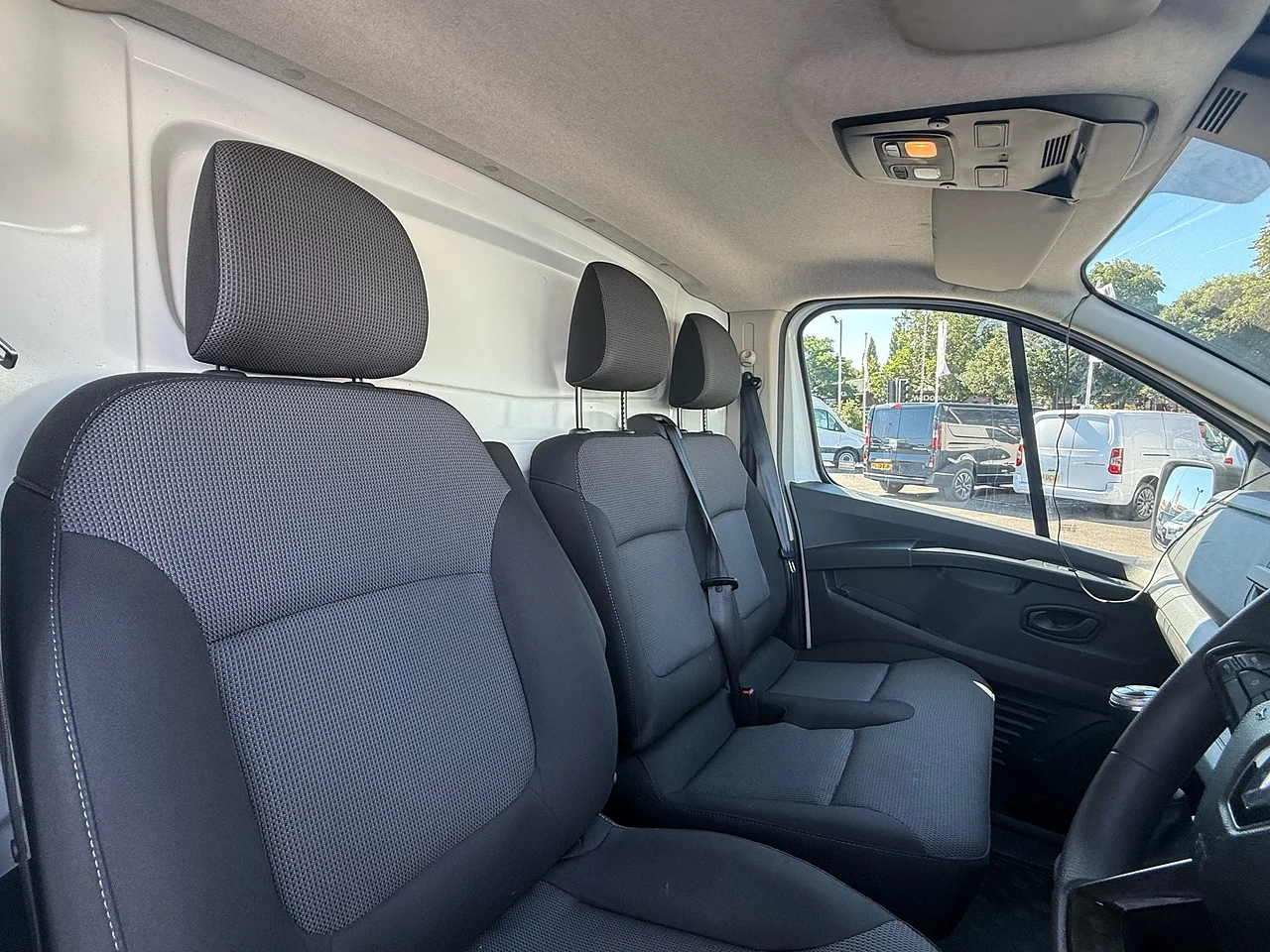 2023 Renault Trafic dCi Blue SL28 Business - Thumbnail 5