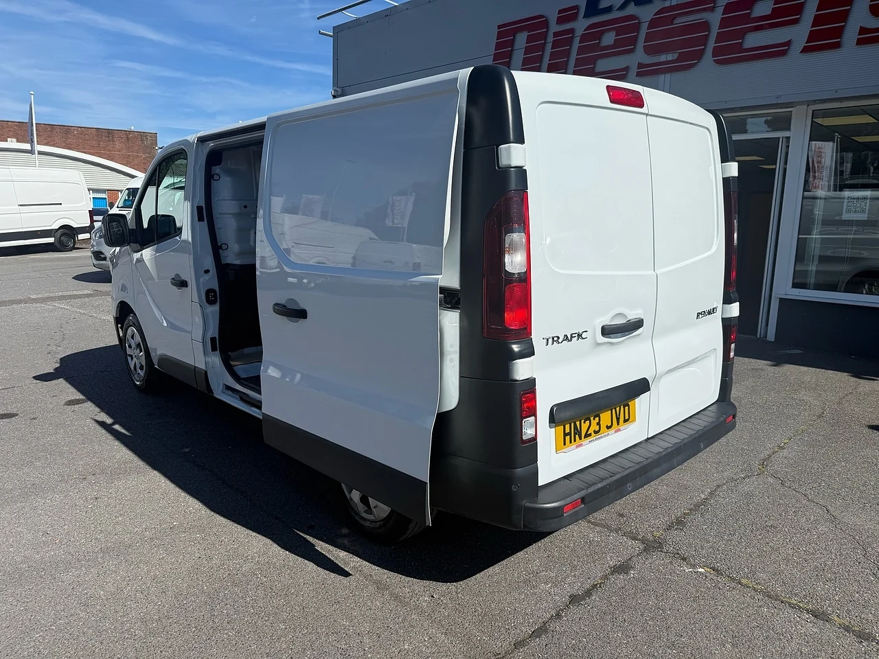 2023 Renault Trafic dCi Blue SL28 Business - Thumbnail 10