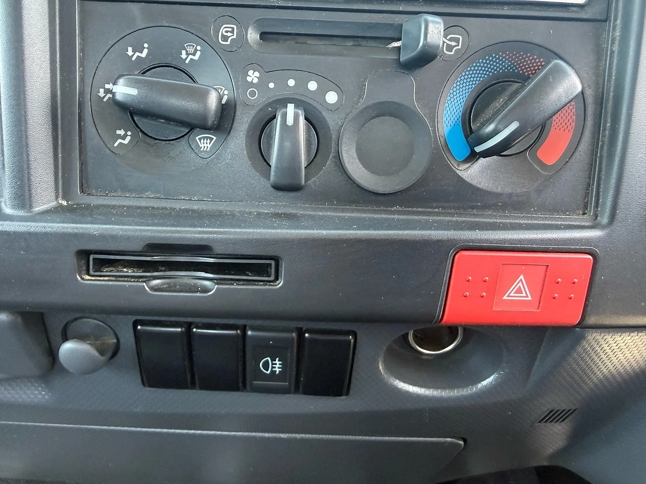 2023 Isuzu Grafter - Thumbnail 8