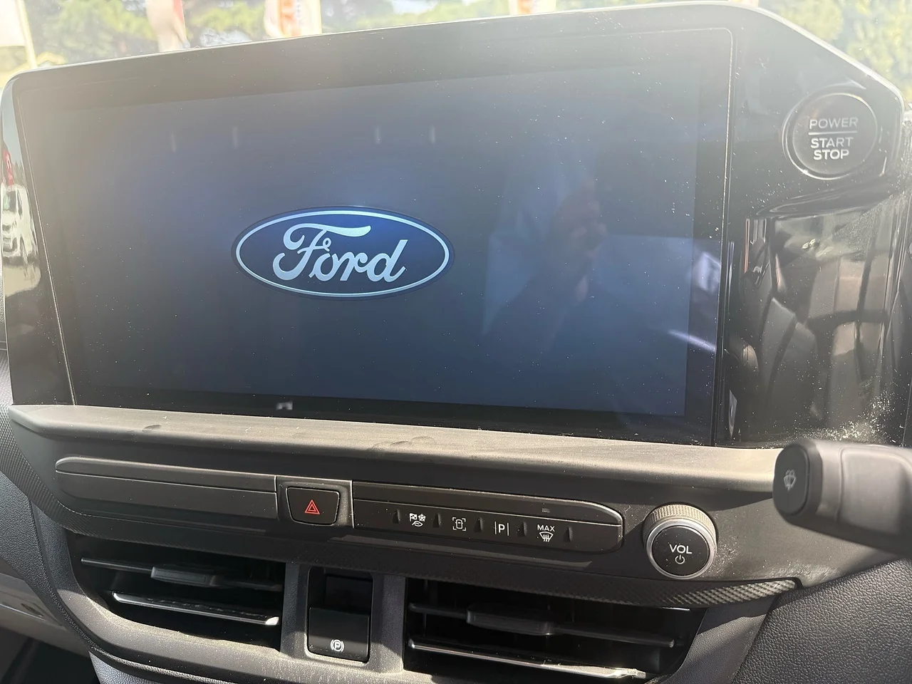 2024 Ford Transit Custom 320 EcoBlue Limited - Thumbnail 9