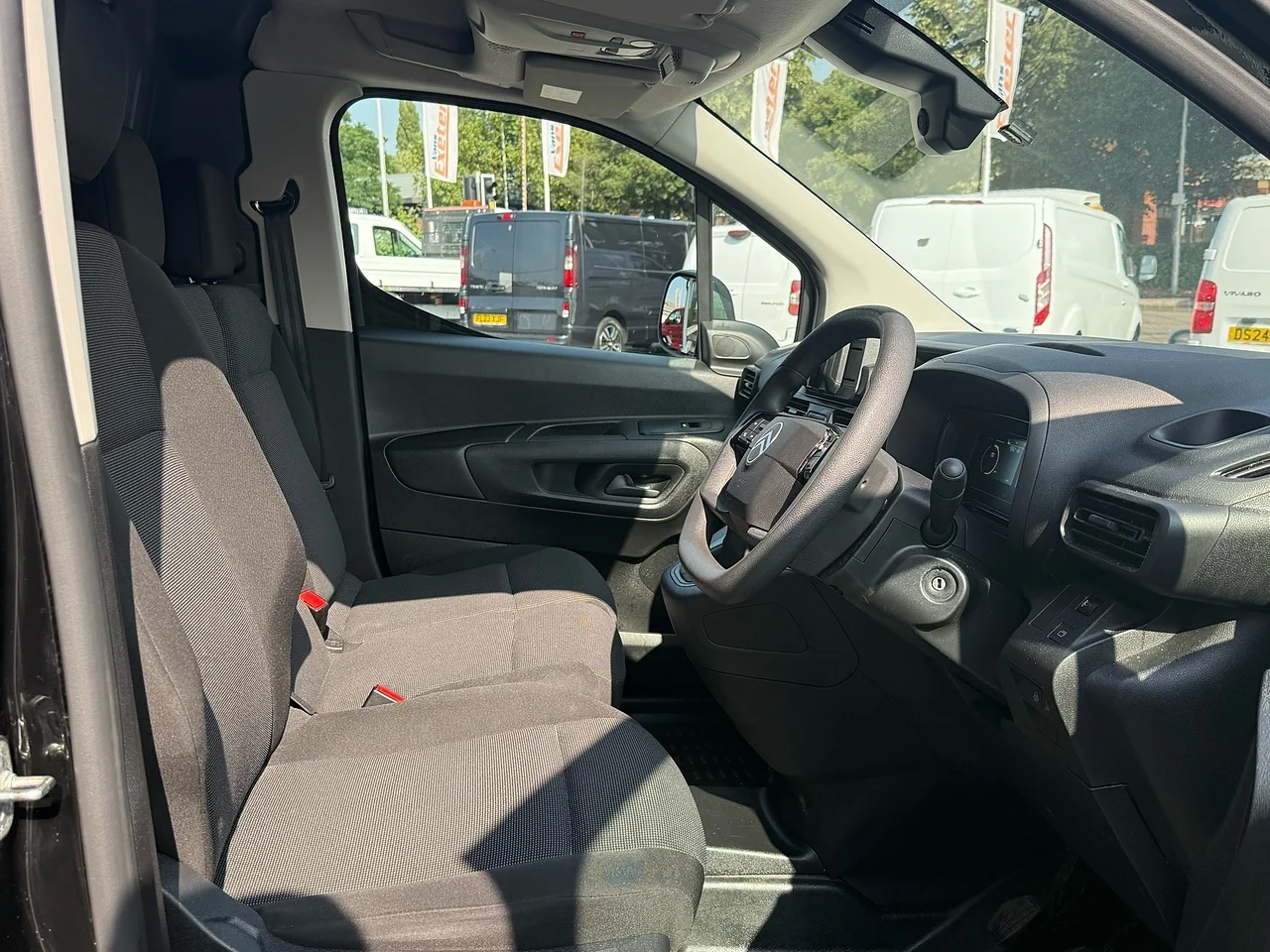 2025 Citroen Berlingo BlueHDi 1000 Enterprise M - Thumbnail 4