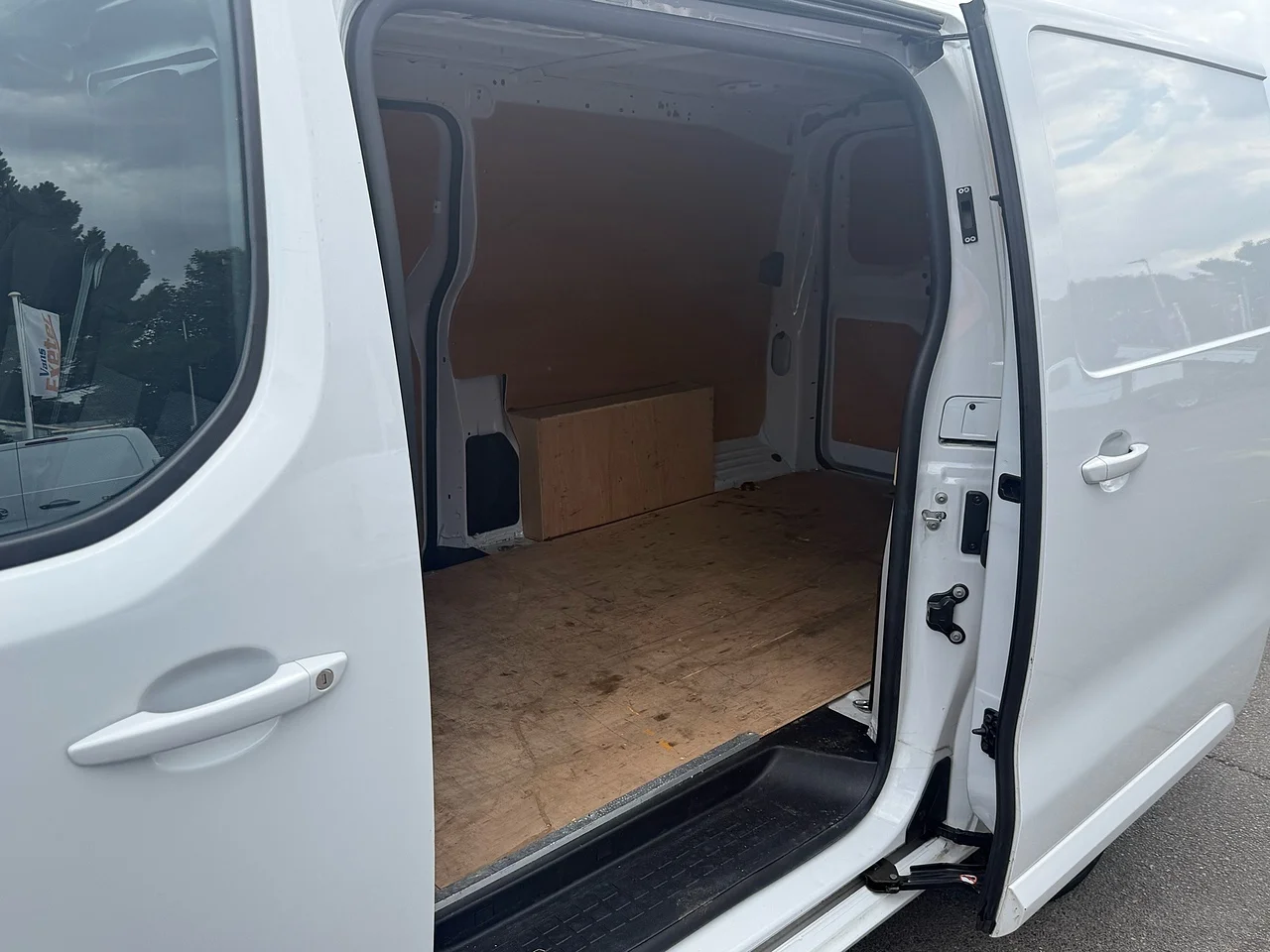 2023 Vauxhall Vivaro Turbo D 2900 Pro L2H1 - Thumbnail 14