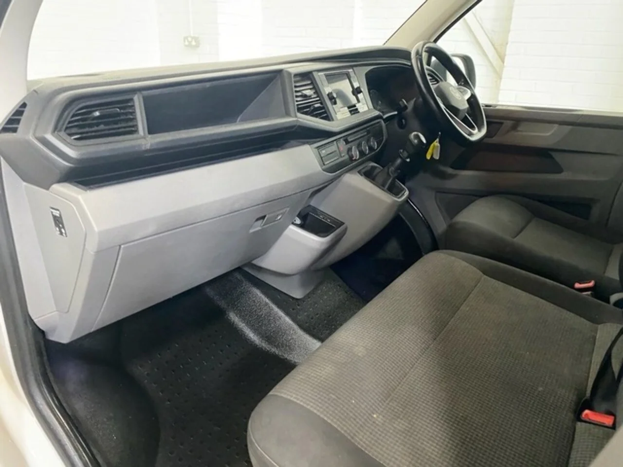 2023 Volkswagen Transporter TDI T28 Highline SWB - Thumbnail 4