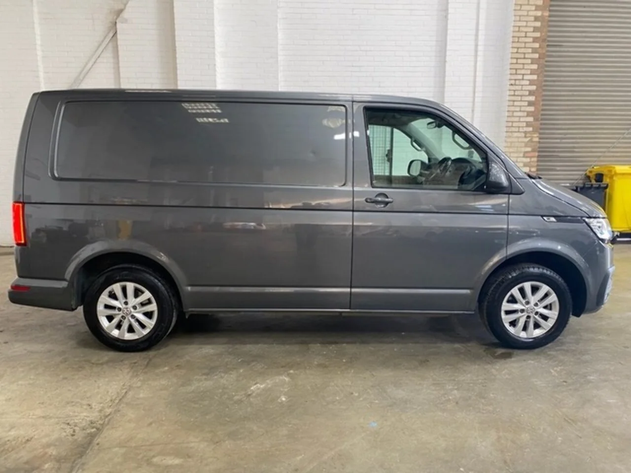 2023 Volkswagen Transporter TDI T28 Highline SWB - Thumbnail 2