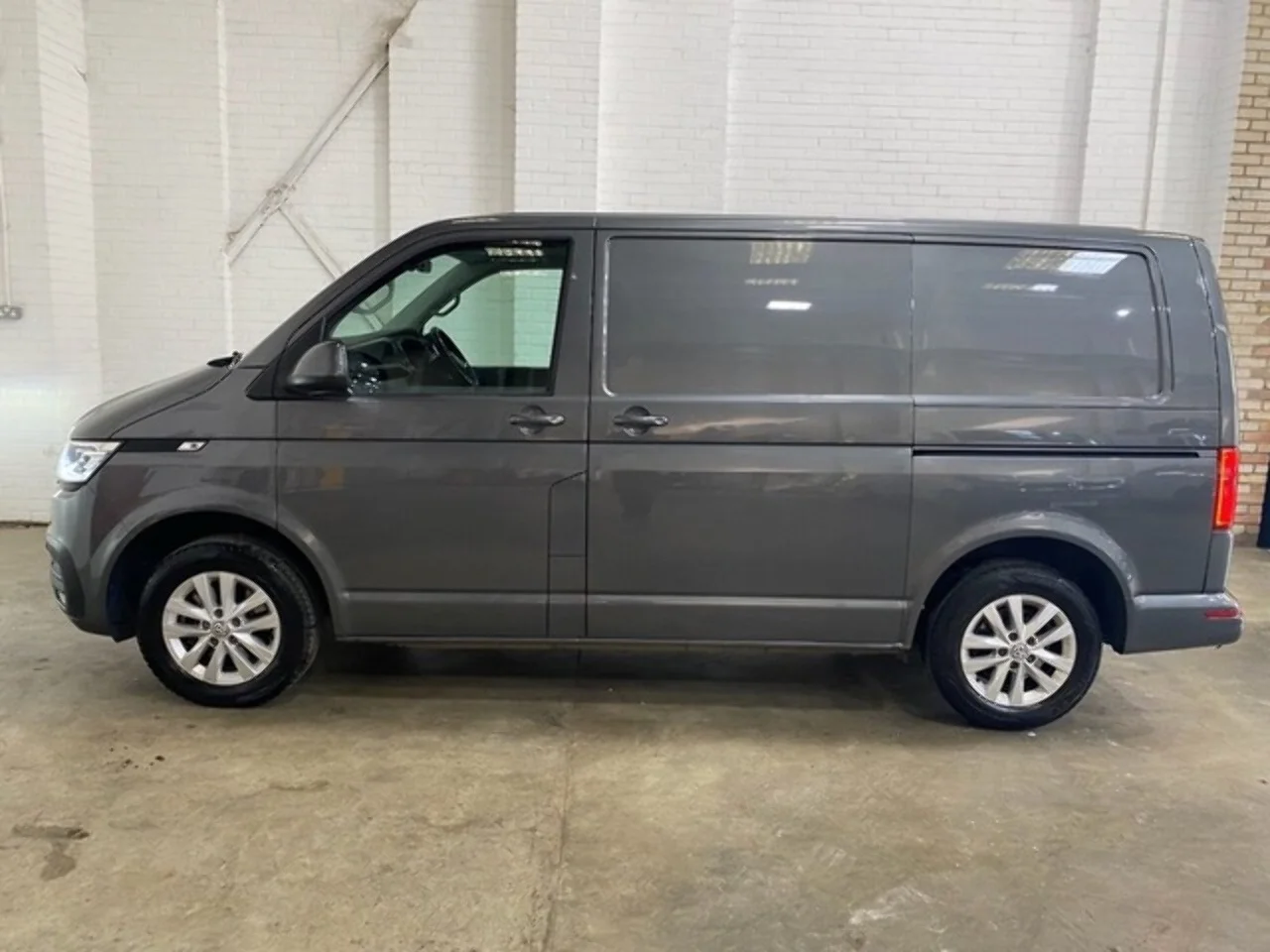 2023 Volkswagen Transporter TDI T28 Highline SWB - Thumbnail 8