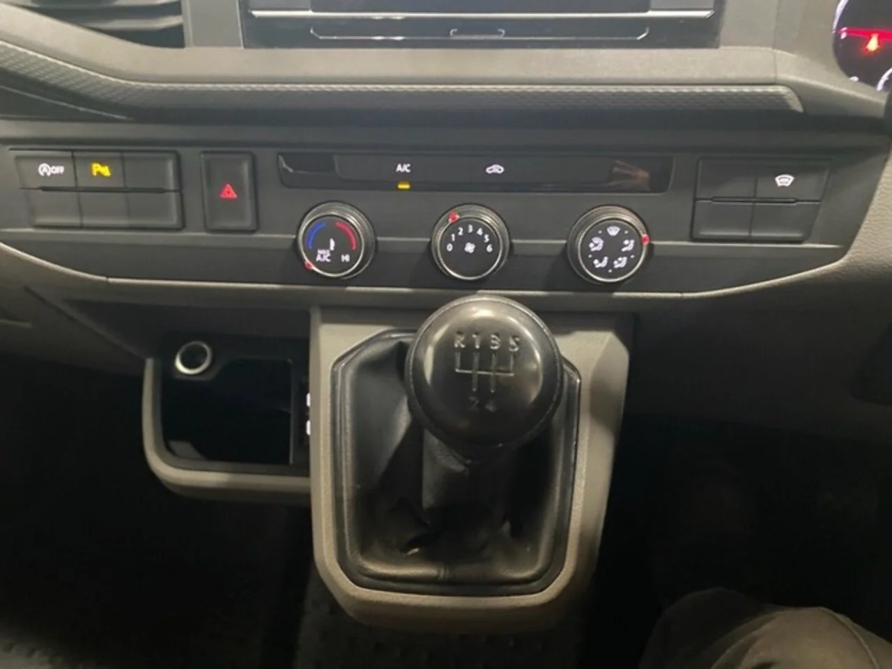 2023 Volkswagen Transporter TDI T28 Highline SWB - Thumbnail 6