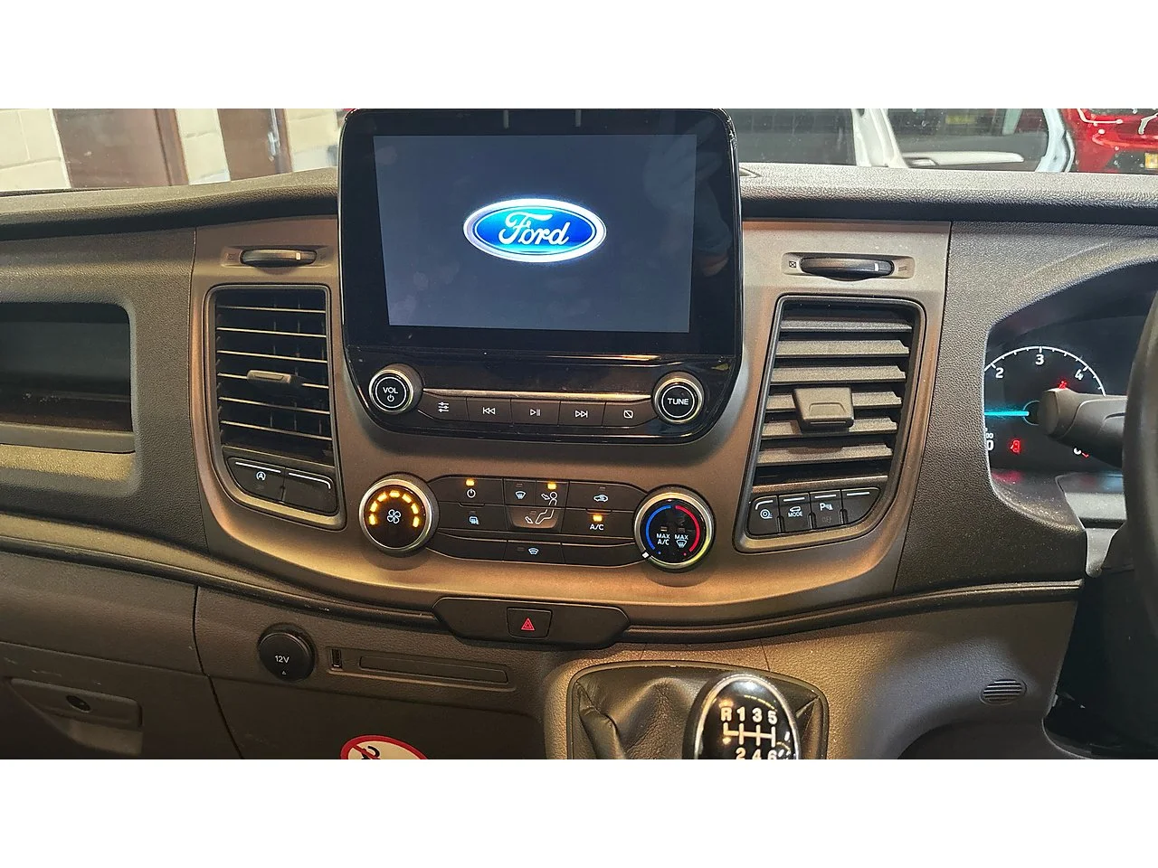 2022 Ford Transit Custom 320 EcoBlue Trend - Thumbnail 4