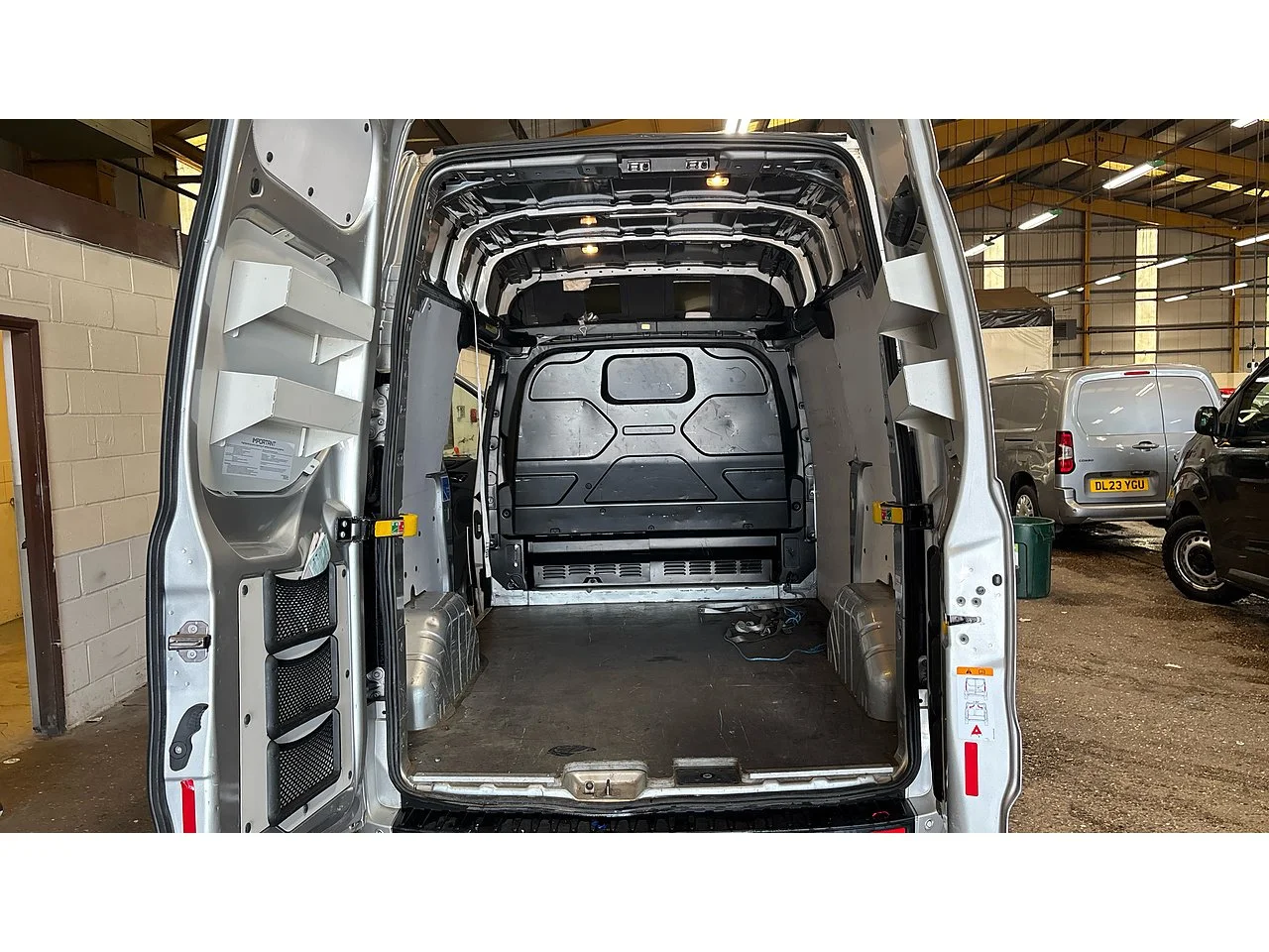 2022 Ford Transit Custom 320 EcoBlue Trend - Thumbnail 7