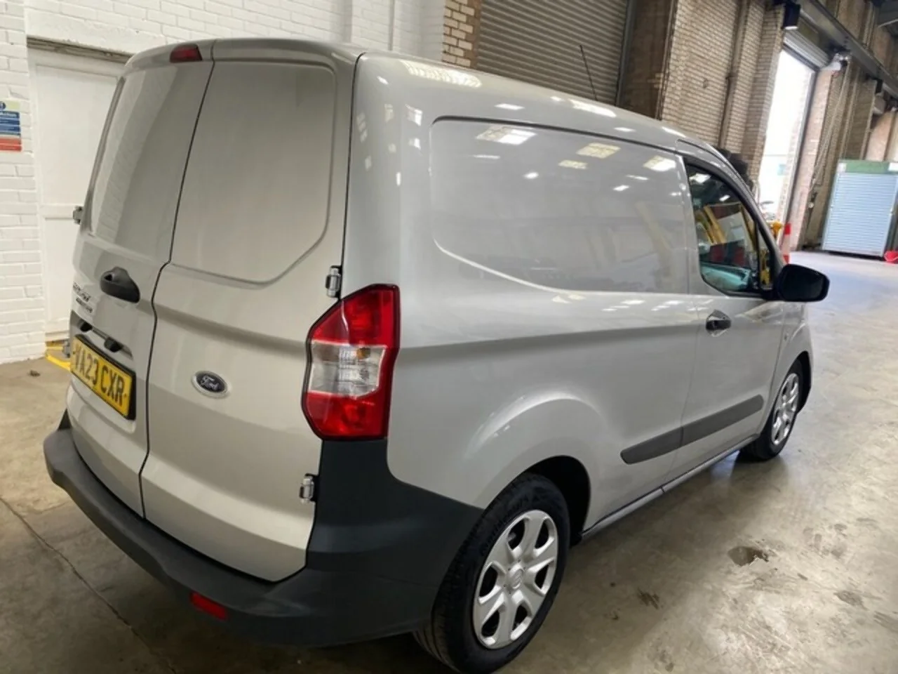 2023 Ford Transit Courier TDCi Trend - Thumbnail 11
