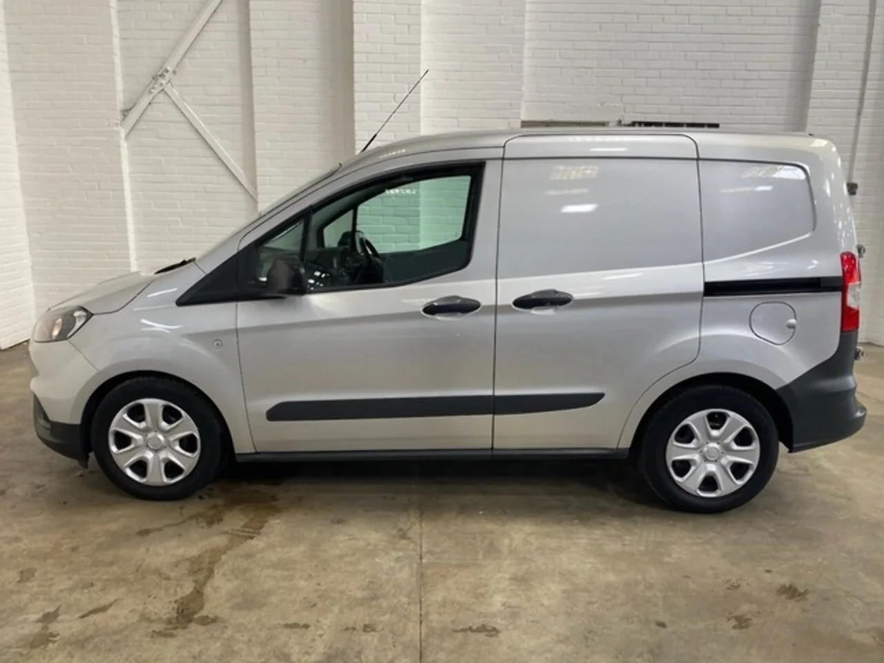 2023 Ford Transit Courier TDCi Trend - Thumbnail 4