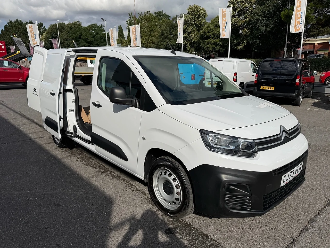 2023 Citroen Berlingo BlueHDi 950 Enterprise Edition XL - Thumbnail 18