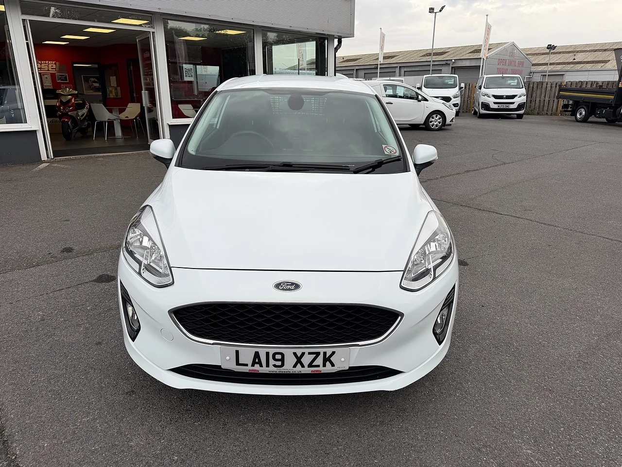 2019 Ford Fiesta Van 1.5 TDCi - Thumbnail 2