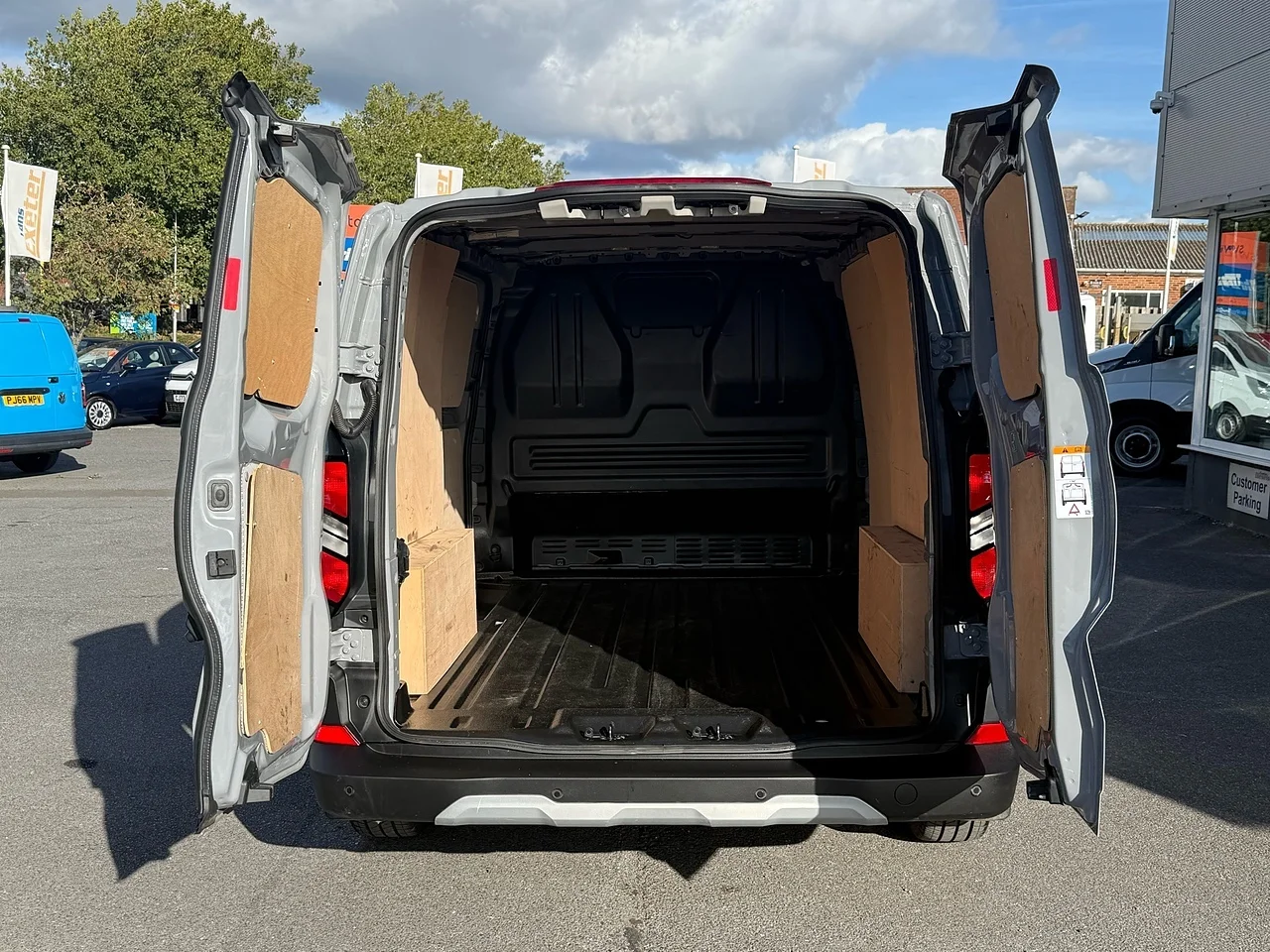 2025 Ford Transit Custom 320 EcoBlue Trail L1 H1 - Thumbnail 18