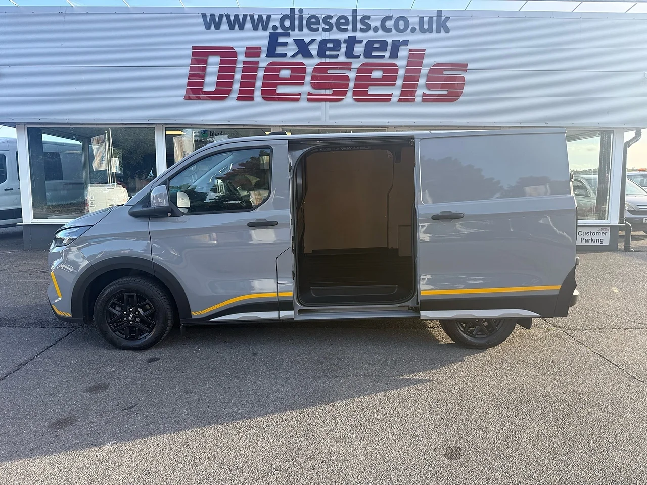 2025 Ford Transit Custom 320 EcoBlue Trail L1 H1 - Thumbnail 14