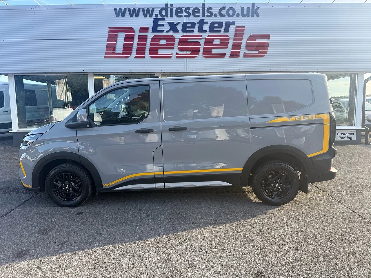2025 Ford Transit Custom 320 EcoBlue Trail L1 H1 - Thumbnail 16