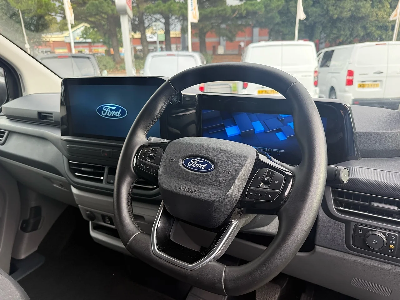 2025 Ford Transit Custom 340 Duratec Limited 2.5 PHEV L2 - Thumbnail 4