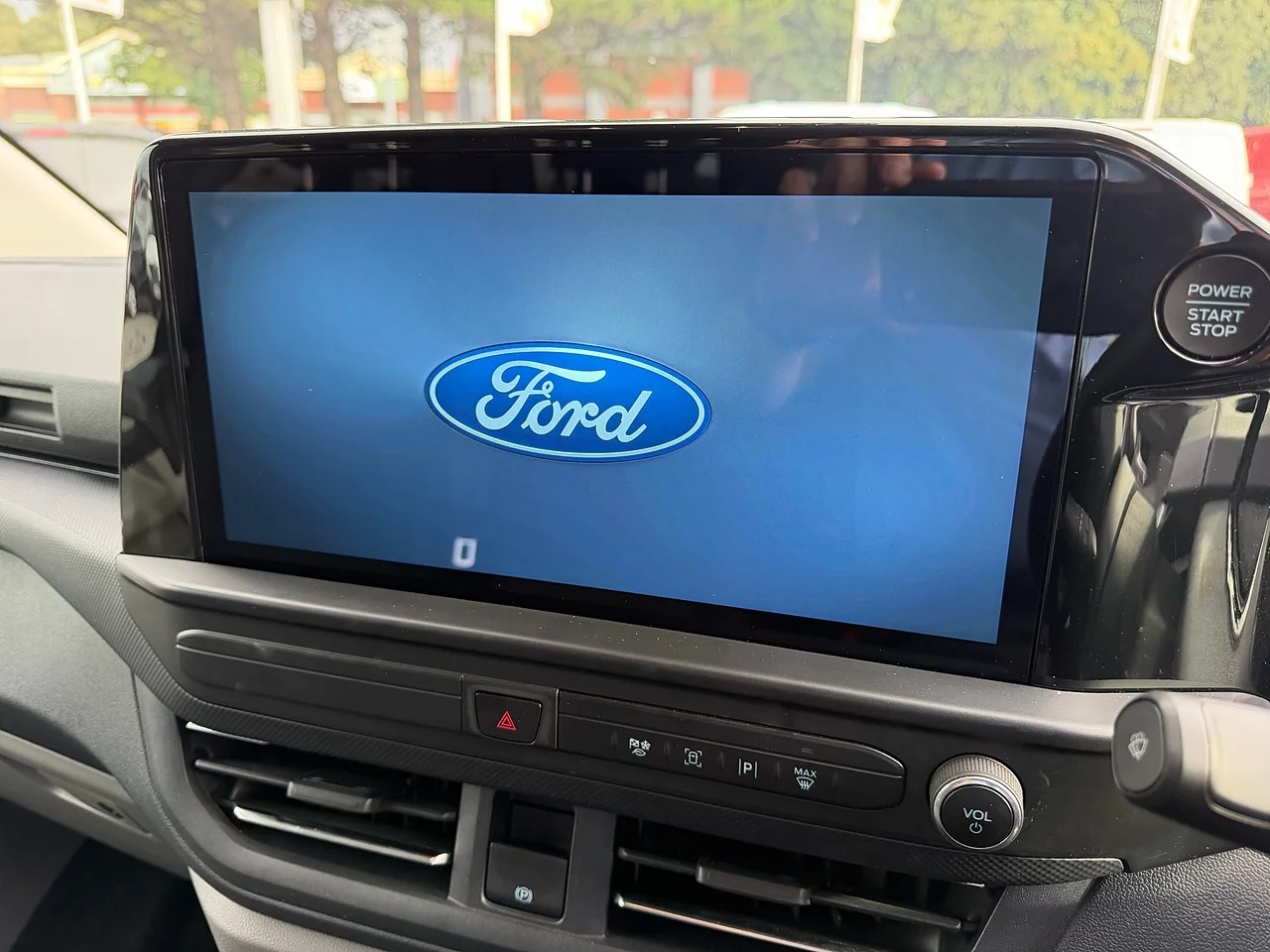 2025 Ford Transit Custom 340 Duratec Limited 2.5 PHEV L2 - Thumbnail 6
