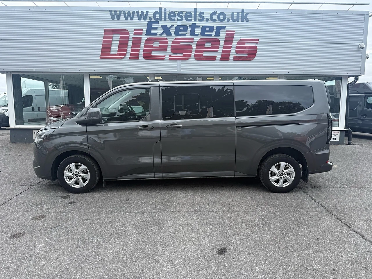2025 Ford Transit Custom 340 Duratec Limited 2.5 PHEV L2 - Thumbnail 16