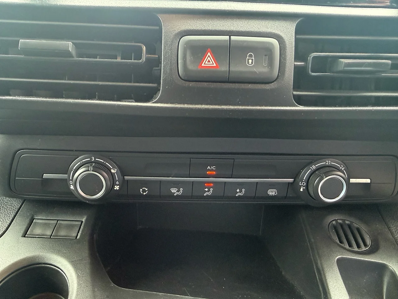2023 Citroen Berlingo BlueHDi 950 Enterprise Edition XL - Thumbnail 8
