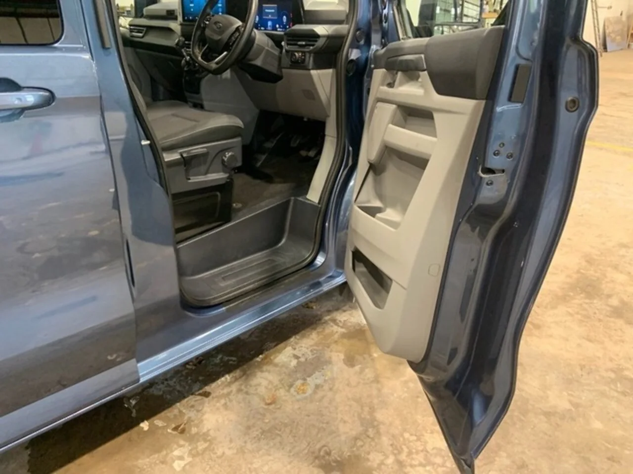 2025 Ford Transit Custom 2.0 320 EcoBlue Limited L1H1 DCIV - Thumbnail 6